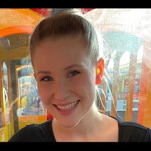 Meet your Posher, Olivia